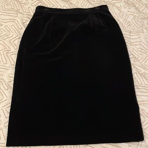 Windsmoor black velvet pencil midi skirt made in Uk Christmas holidays